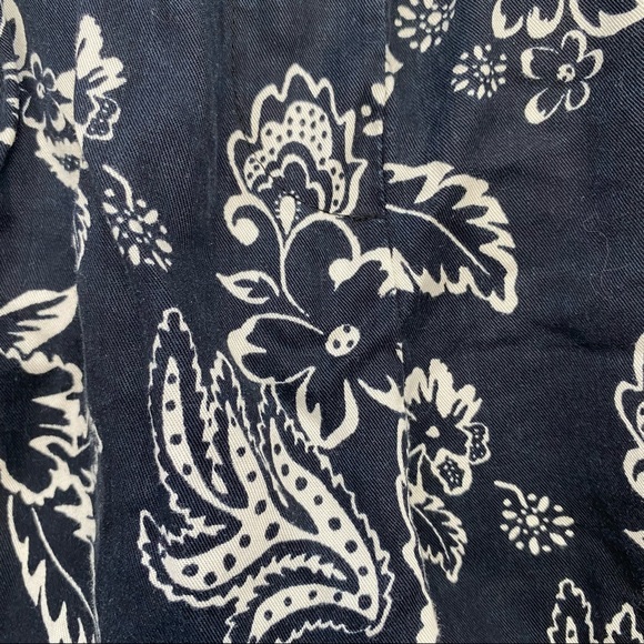 SOLD LOFT Black Floral Pleated Pull On Shorts - Picture 5 of 10